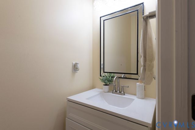 14107 Beachmere Rd, Chester, VA 23831