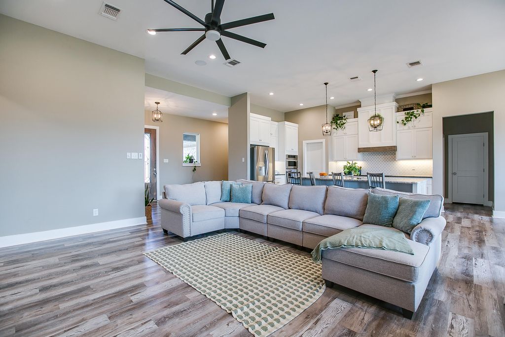 Image 10 of property listing at 211 Calypso Lane, San Angelo, TX 76905