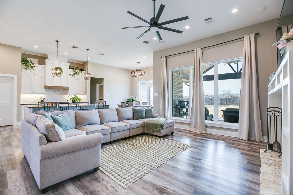 Image 11 of property listing at 211 Calypso Lane, San Angelo, TX 76905