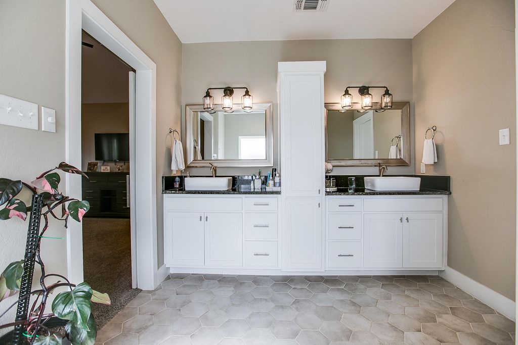 Image 23 of property listing at 211 Calypso Lane, San Angelo, TX 76905