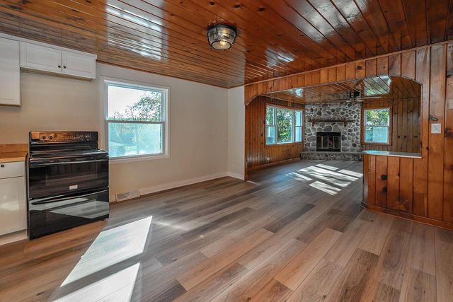 1515 Hillside LANE, Hubertus, WI 53033