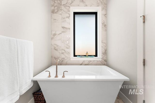 768 E Orion Dr, Boise, ID 83702