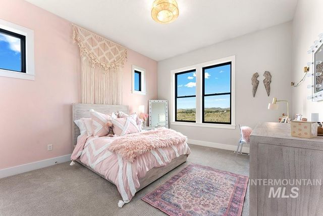 768 E Orion Dr, Boise, ID 83702