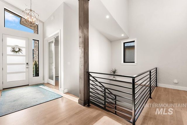 768 E Orion Dr, Boise, ID 83702