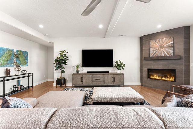 768 E Orion Dr, Boise, ID 83702