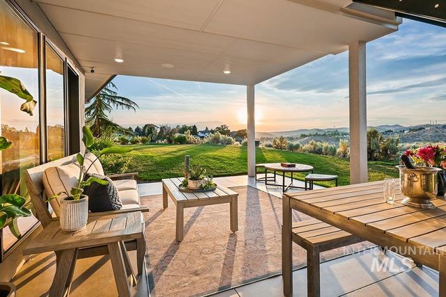 768 E Orion Dr, Boise, ID 83702