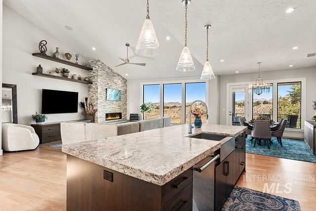 768 E Orion Dr, Boise, ID 83702