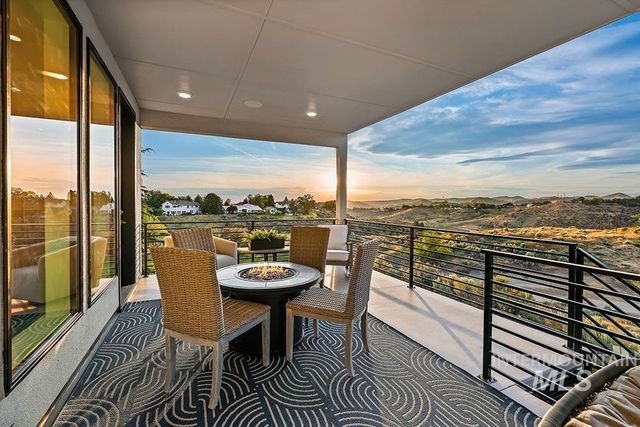 768 E Orion Dr, Boise, ID 83702