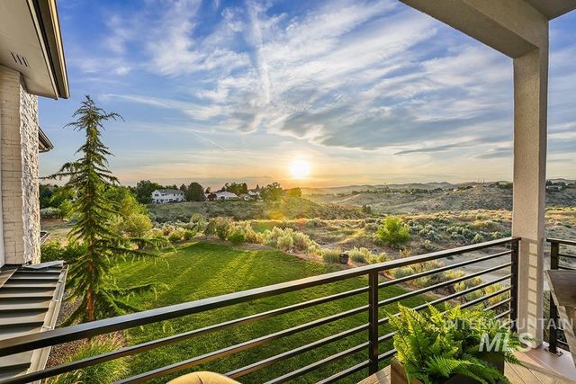 768 E Orion Dr, Boise, ID 83702