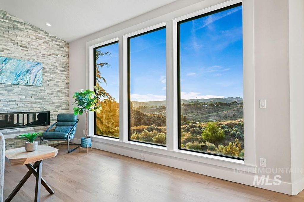 768 E Orion Dr, Boise, ID 83702 photo 3