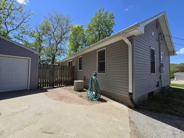 125 HIGHLAND Drive, Council Bluffs, IA 51503