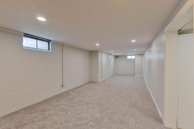 125 HIGHLAND Drive, Council Bluffs, IA 51503