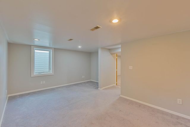 125 HIGHLAND Drive, Council Bluffs, IA 51503