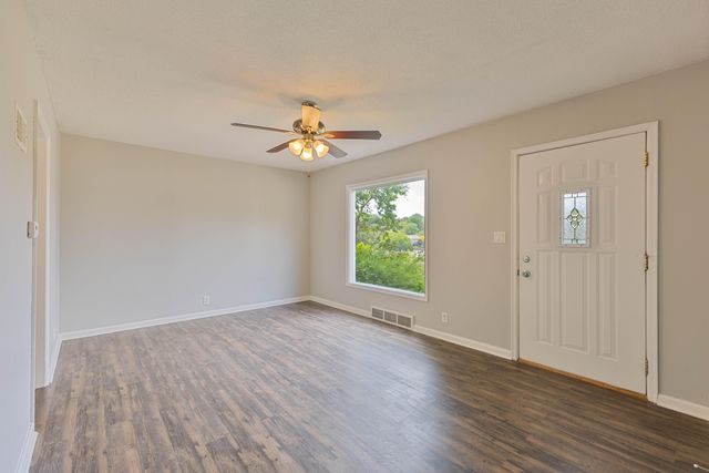 125 HIGHLAND Drive, Council Bluffs, IA 51503