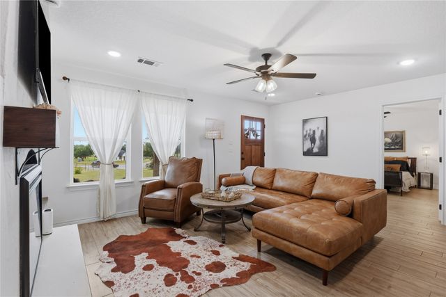1057 Hereford Drive, Springtown, TX 76082