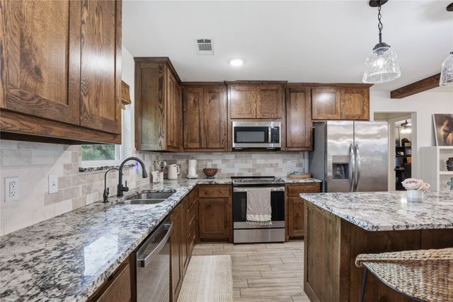 1057 Hereford Drive, Springtown, TX 76082