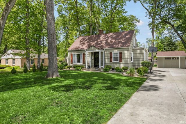 19537 Oakdale Avenue, South Bend, IN 46637