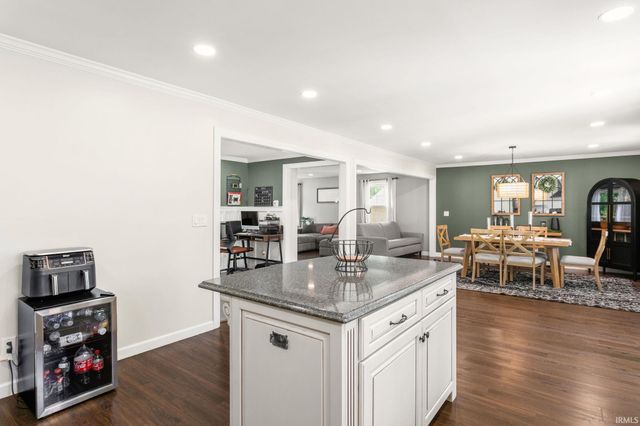 19537 Oakdale Avenue, South Bend, IN 46637