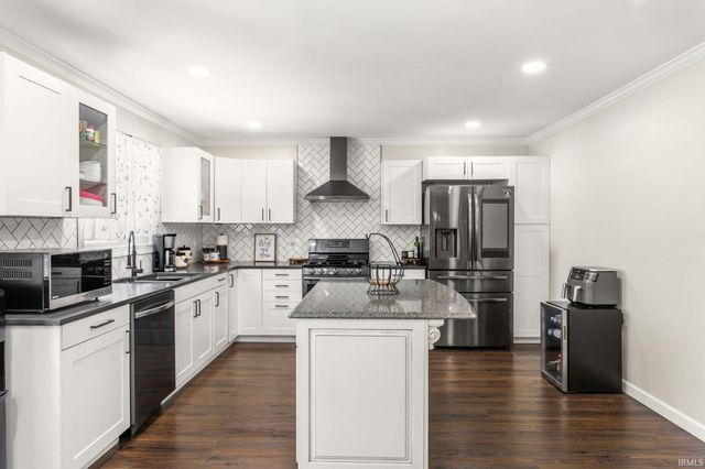19537 Oakdale Avenue, South Bend, IN 46637