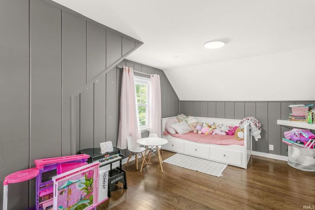 19537 Oakdale Avenue, South Bend, IN 46637