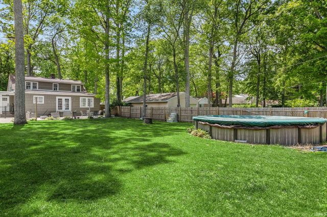 19537 Oakdale Avenue, South Bend, IN 46637