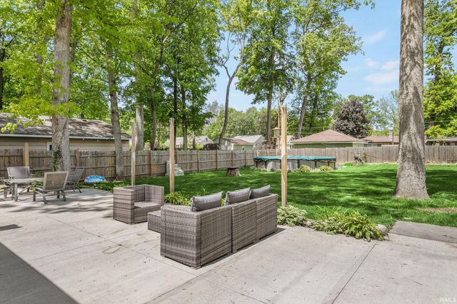 19537 Oakdale Avenue, South Bend, IN 46637
