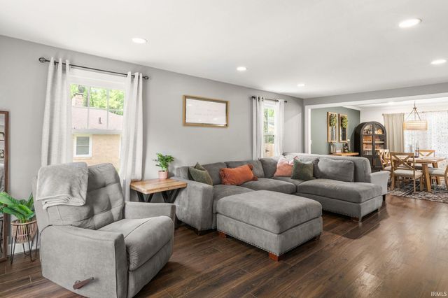 19537 Oakdale Avenue, South Bend, IN 46637