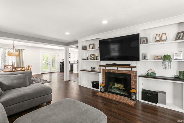 19537 Oakdale Avenue, South Bend, IN 46637