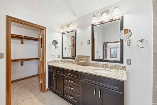 10236 Bent Tree Lane, Fishers, IN 46037