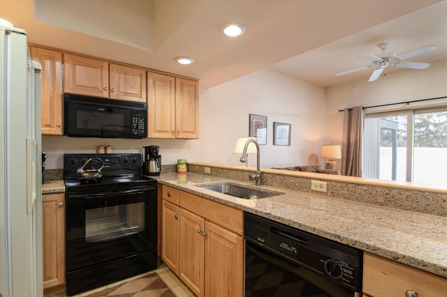 13 Daybreak Drive E103, Ludlow, VT 05149