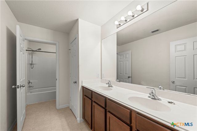105 J E Brown Lane, Jarrell, TX 76537