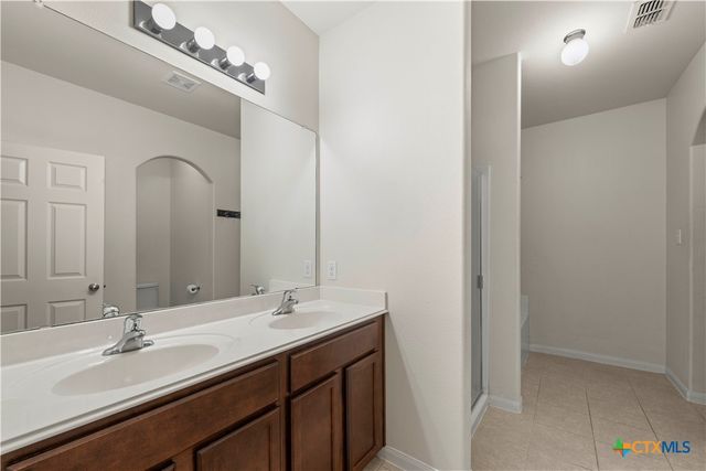 105 J E Brown Lane, Jarrell, TX 76537