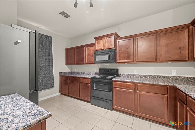 105 J E Brown Lane, Jarrell, TX 76537