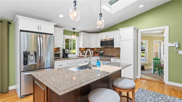 91 Love Lane, Warwick, RI 02886