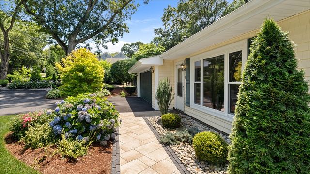 91 Love Lane, Warwick, RI 02886