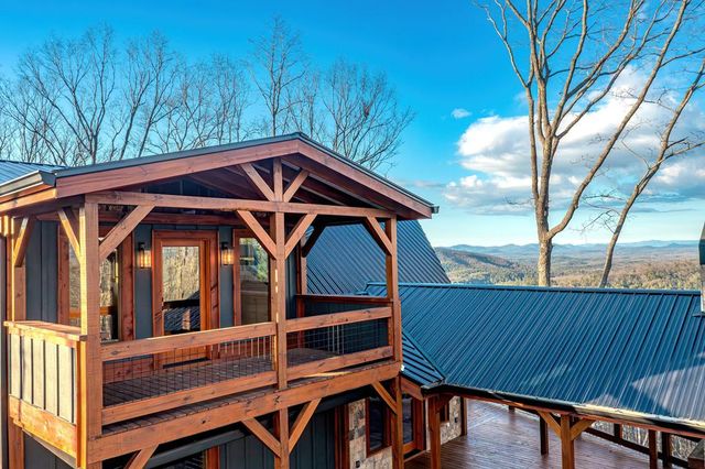 470 Skylight Drive, Blue Ridge, GA 30513