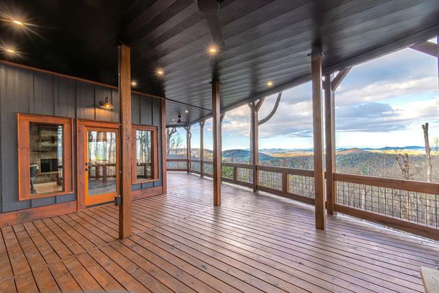 470 Skylight Drive, Blue Ridge, GA 30513