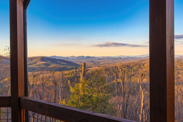 470 Skylight Drive, Blue Ridge, GA 30513