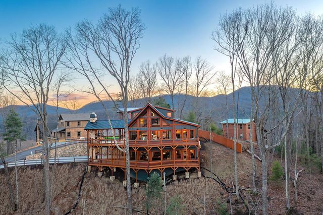 470 Skylight Drive, Blue Ridge, GA 30513