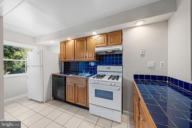 7039 GUILFORD RD, Upper Darby, PA 19082