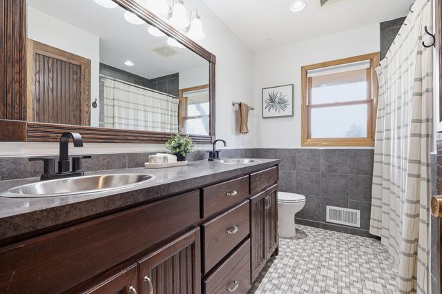 1412 10th Avenue W, Shakopee, MN 55379