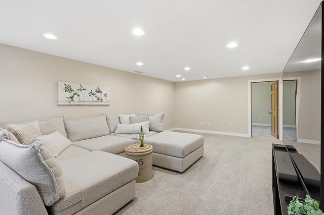 1412 10th Avenue W, Shakopee, MN 55379