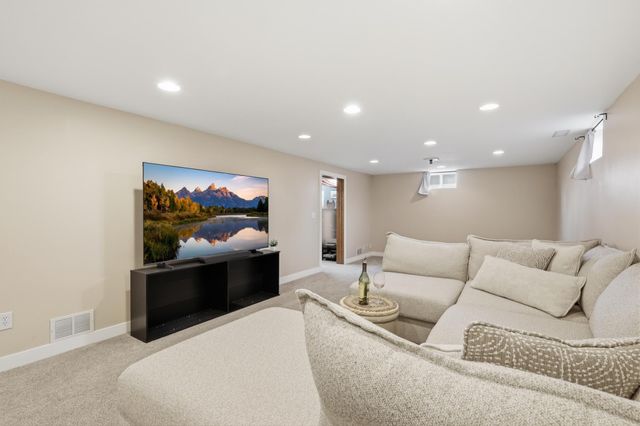 1412 10th Avenue W, Shakopee, MN 55379