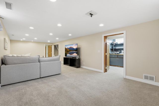 1412 10th Avenue W, Shakopee, MN 55379