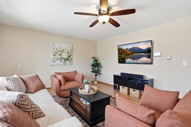 1412 10th Avenue W, Shakopee, MN 55379