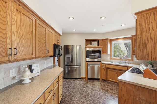 1412 10th Avenue W, Shakopee, MN 55379