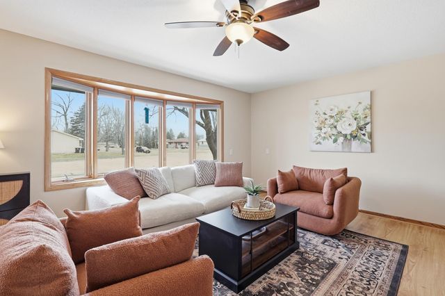 1412 10th Avenue W, Shakopee, MN 55379