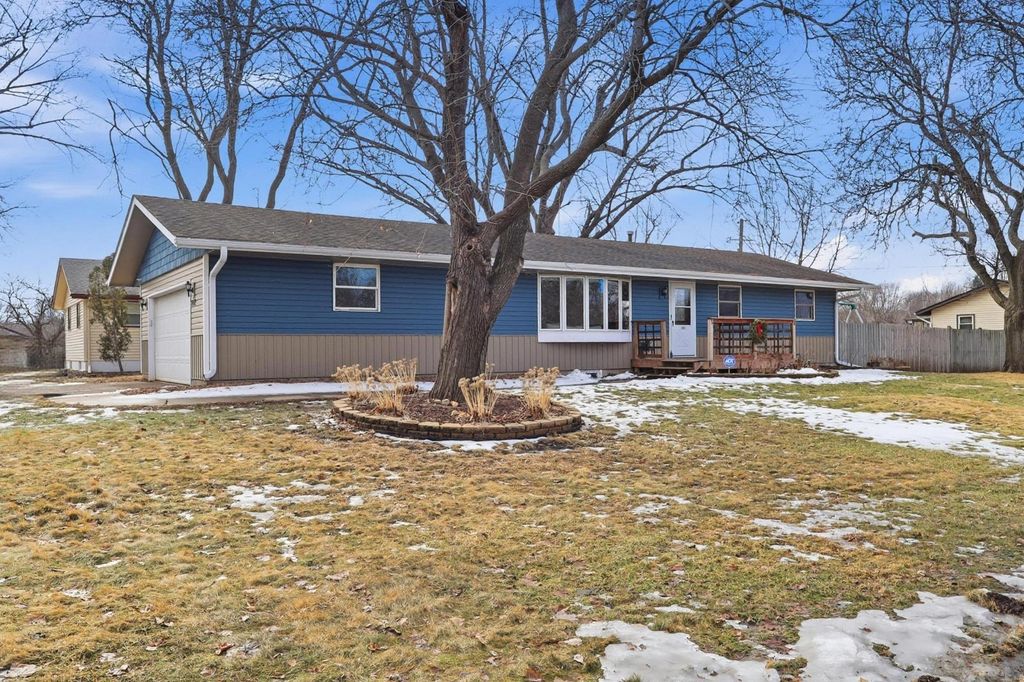 1412 10th Avenue W, Shakopee, MN 55379