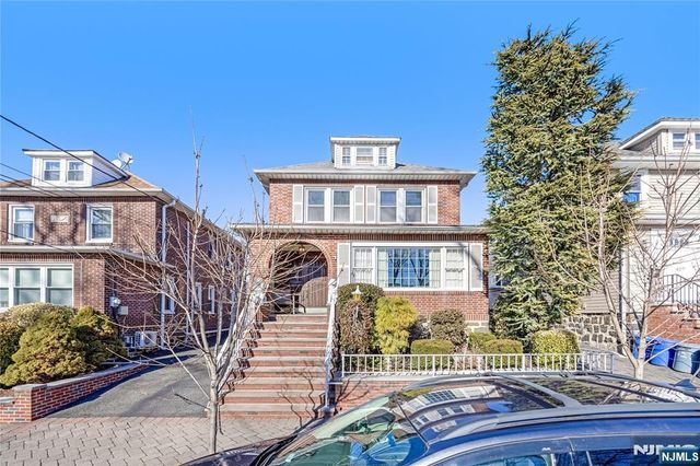429 Oakdene Avenue, Cliffside Park, NJ 07010