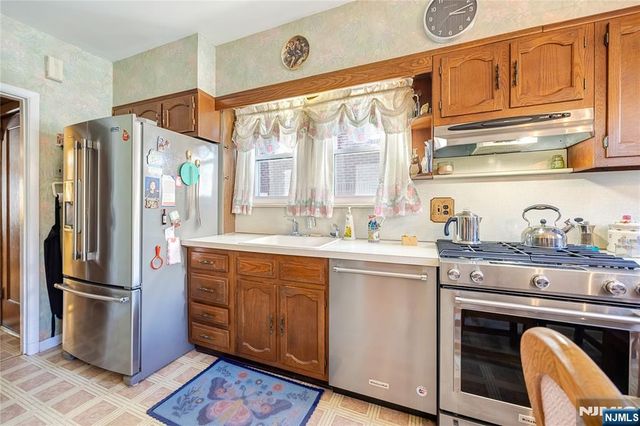 429 Oakdene Avenue, Cliffside Park, NJ 07010